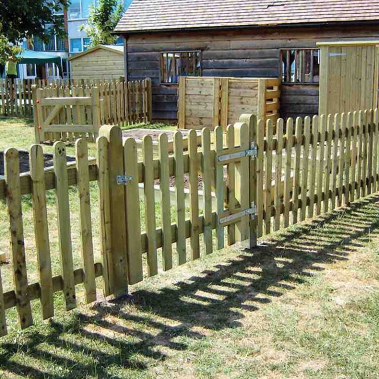 Round Top Palisade Fencing & Gates - Playspaces Outdoor